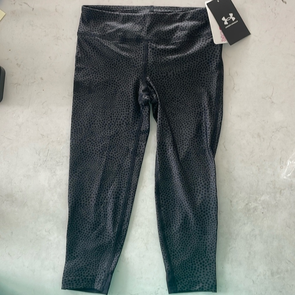 Under Armor girls’ cropped leggings